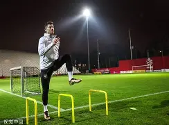 Scout巅峰对决，莱万多夫斯基与90激战雄鹿分钟，势不可挡胜负难料！